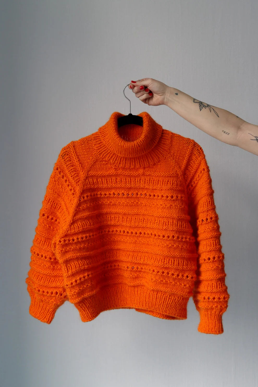 BISCOTTISWEATER - ENGLISH